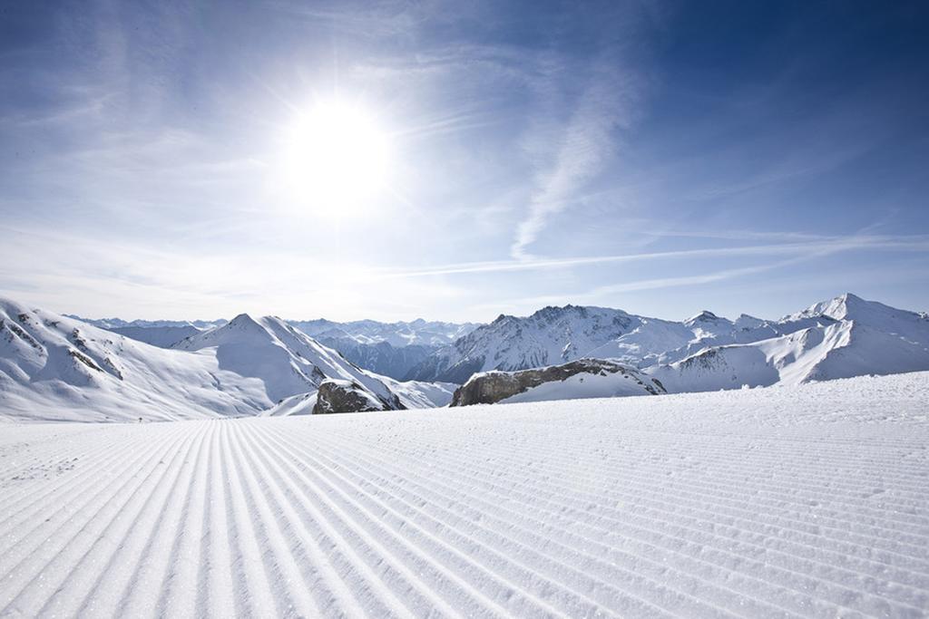 Hotel Des Alpes Самнаун Екстериор снимка