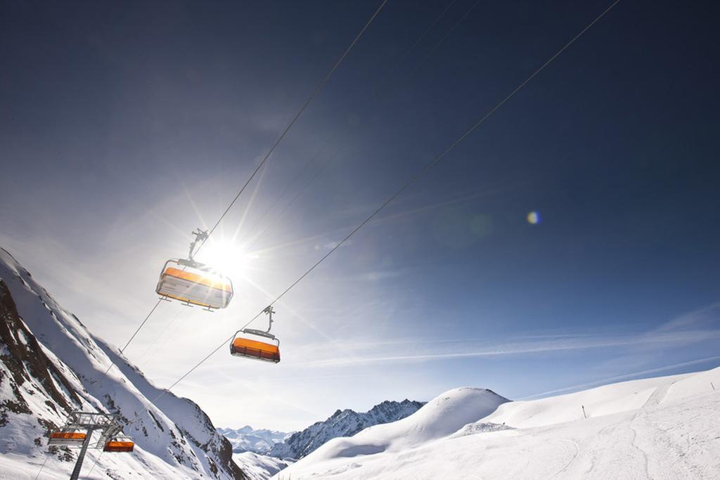 Hotel Des Alpes Самнаун Екстериор снимка