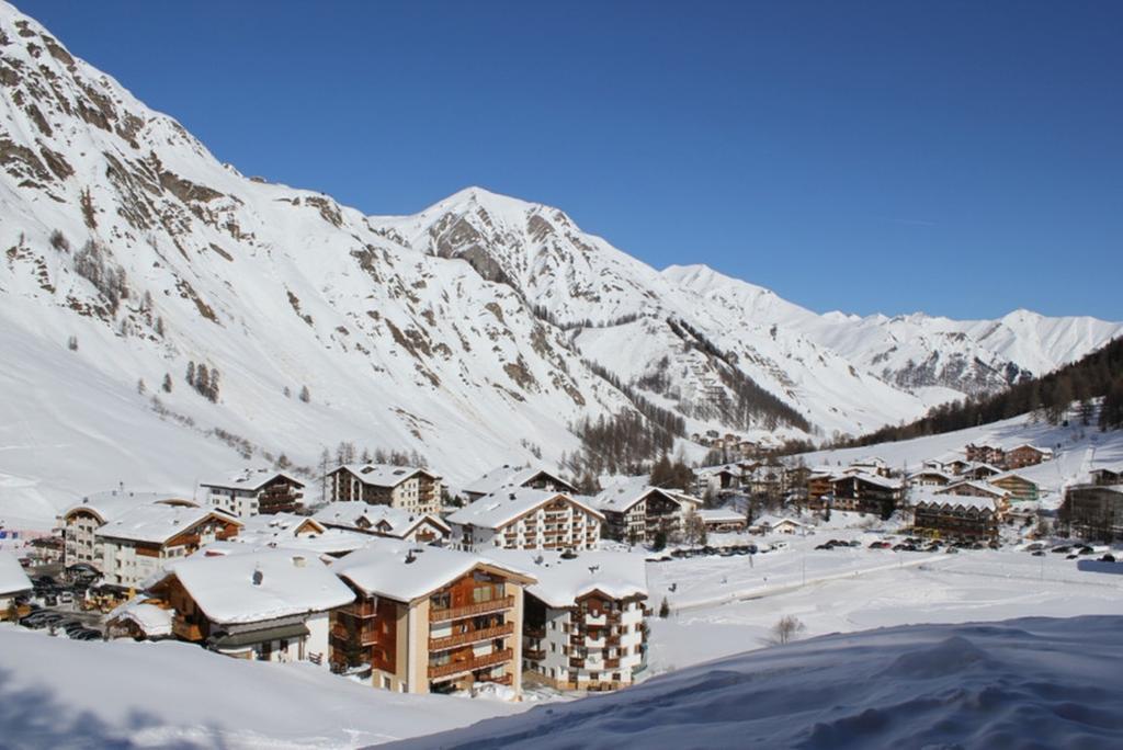 Hotel Des Alpes Самнаун Екстериор снимка