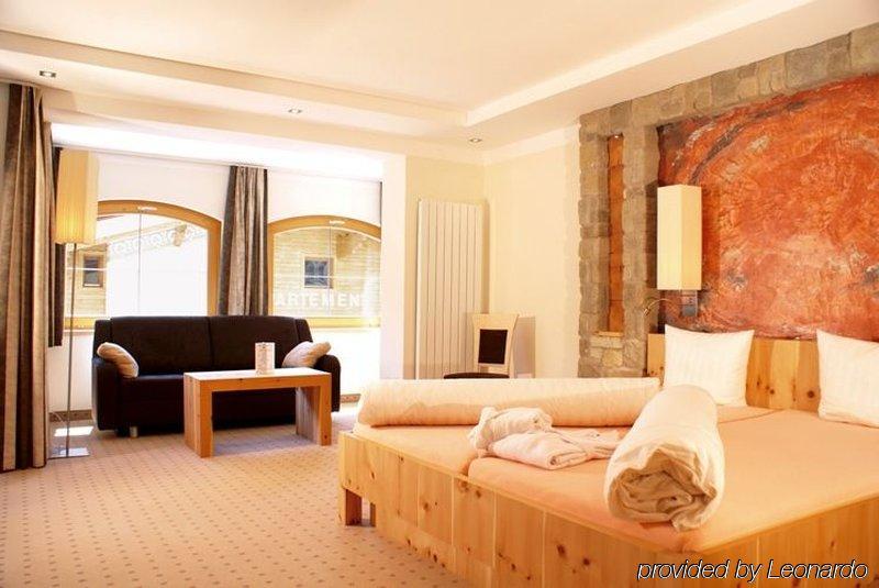 Hotel Des Alpes Самнаун Екстериор снимка