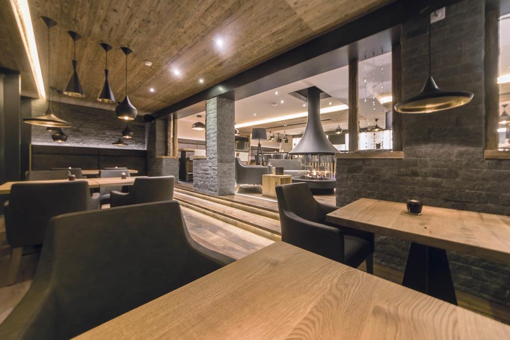 Hotel Des Alpes Самнаун Екстериор снимка