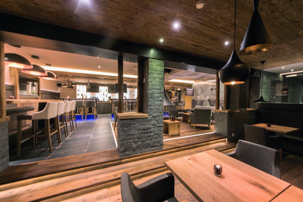 Hotel Des Alpes Самнаун Екстериор снимка