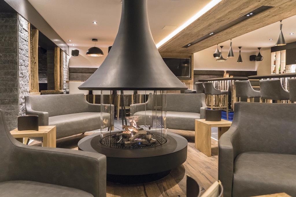 Hotel Des Alpes Самнаун Екстериор снимка