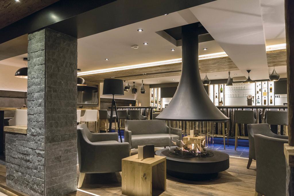 Hotel Des Alpes Самнаун Екстериор снимка