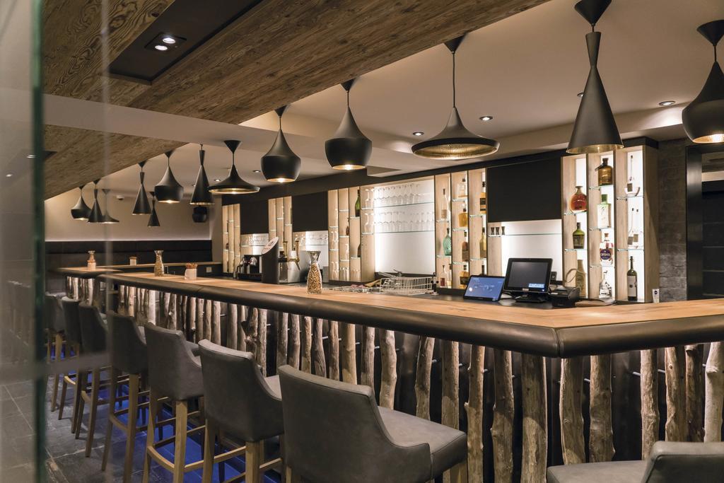 Hotel Des Alpes Самнаун Екстериор снимка
