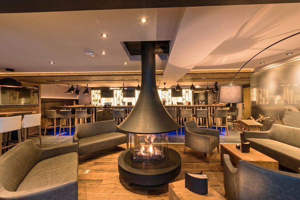 Hotel Des Alpes Самнаун Екстериор снимка