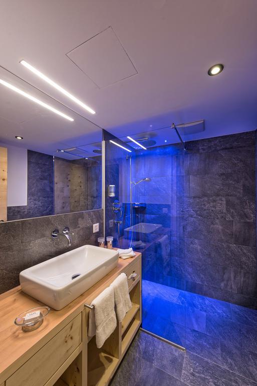 Hotel Des Alpes Самнаун Екстериор снимка