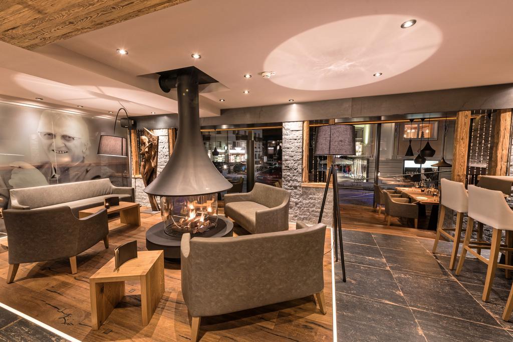 Hotel Des Alpes Самнаун Екстериор снимка