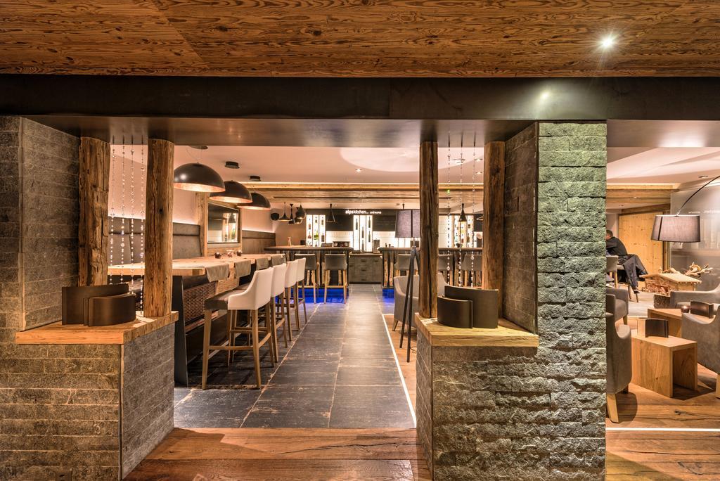 Hotel Des Alpes Самнаун Екстериор снимка